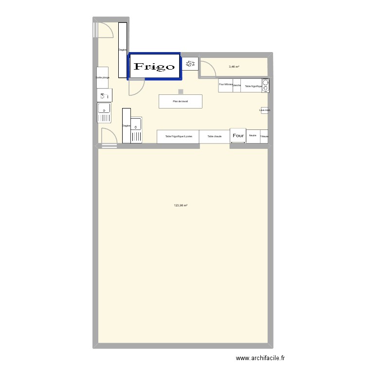 Cuisine Erco. Plan de 3 pièces et 130 m2