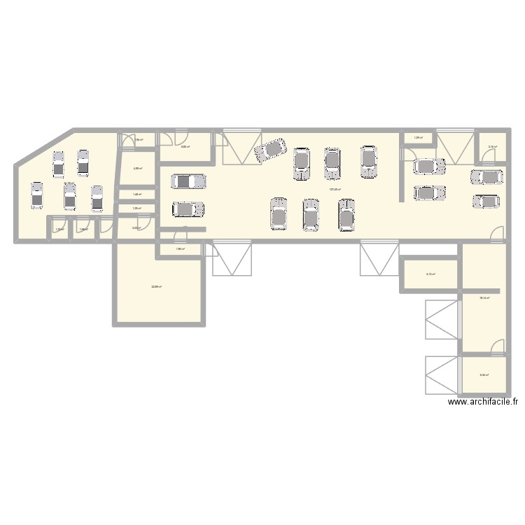 IDIID. Plan de 17 pièces et 240 m2