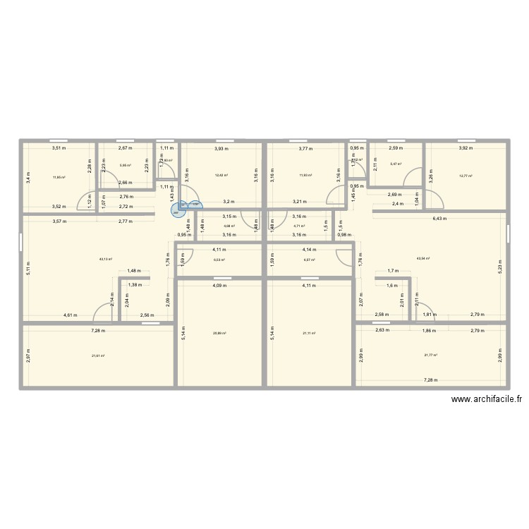 maison jumelée par le garage. Plan de 0 pièce et 0 m2