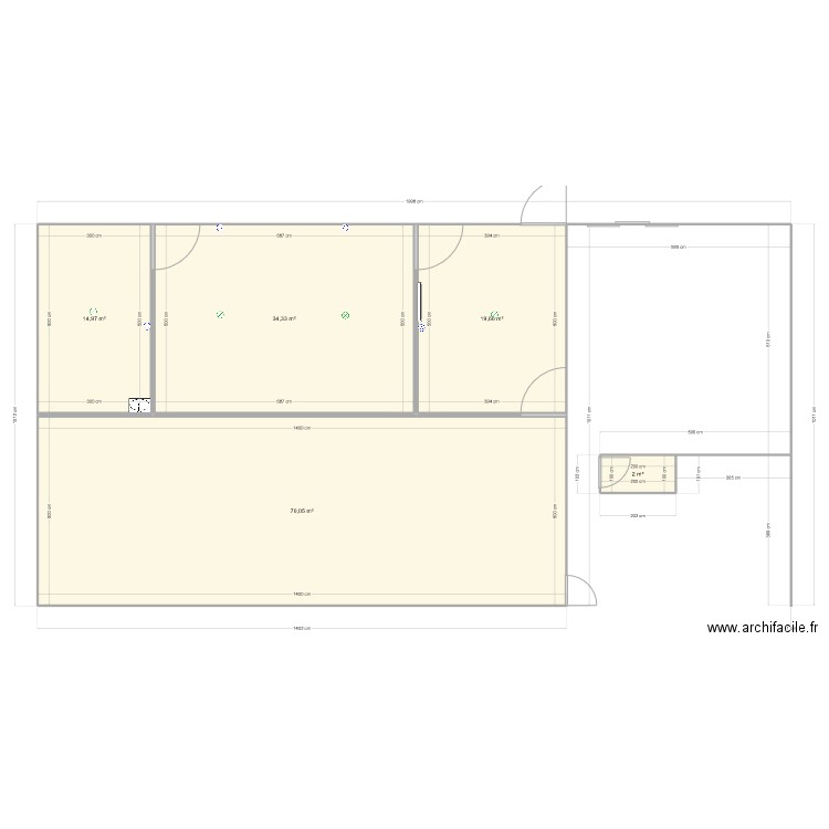 hangar. Plan de 5 pièces et 141 m2