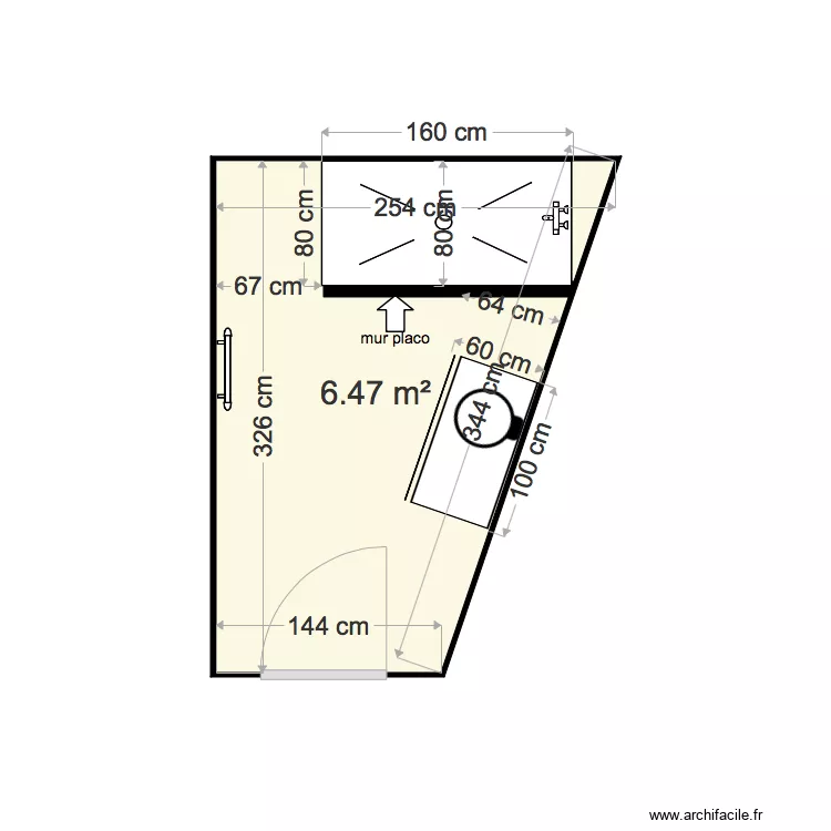 salle de bains douche &agrave; droite meuble drapier. Plan de 