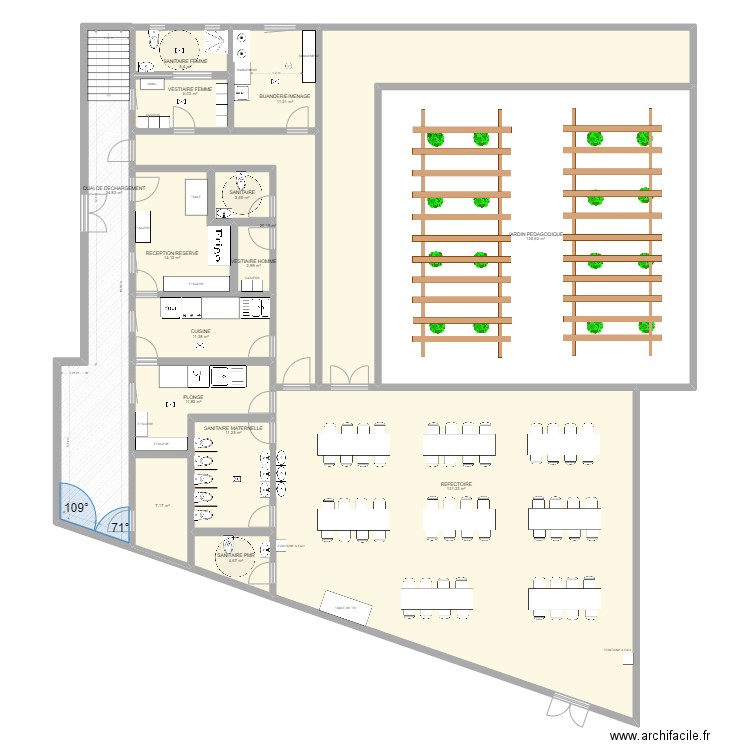 Saint Chamas. Plan de 16 pièces et 451 m2