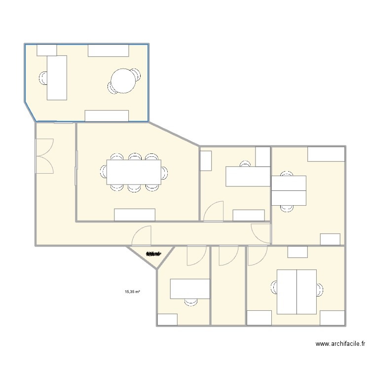 LALO. Plan de 9 pièces et 94 m2