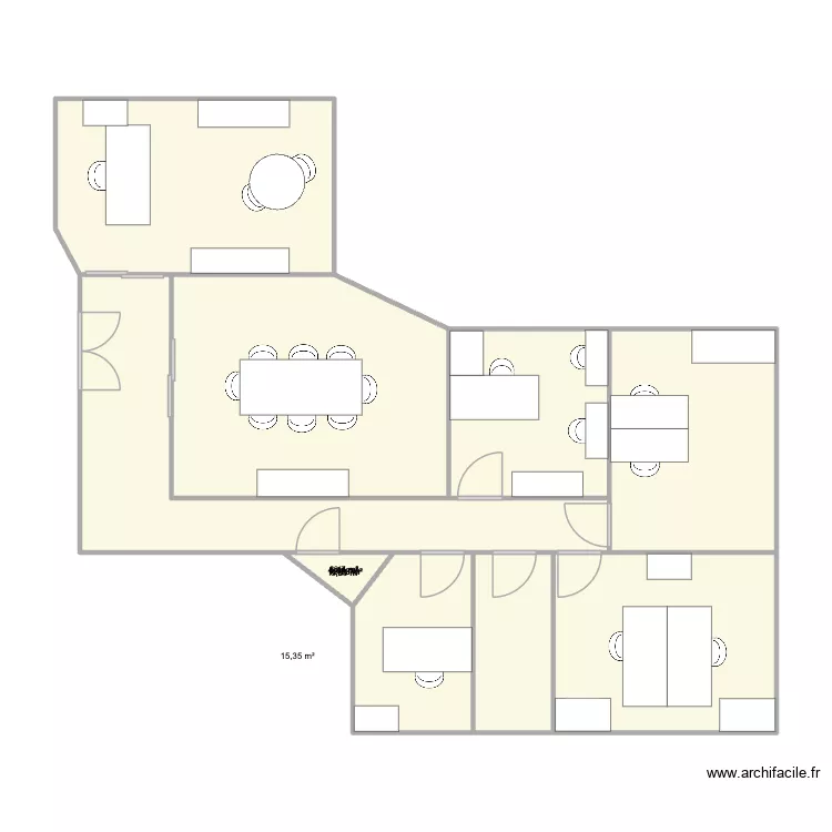 LALO. Plan de 9 pièces et 94 m²