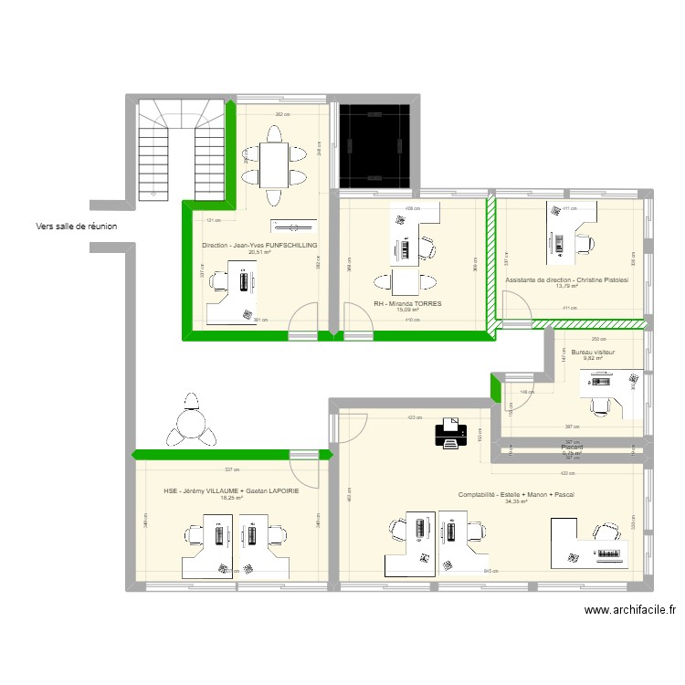 Bureaux étage. Plan de 8 pièces et 117 m2