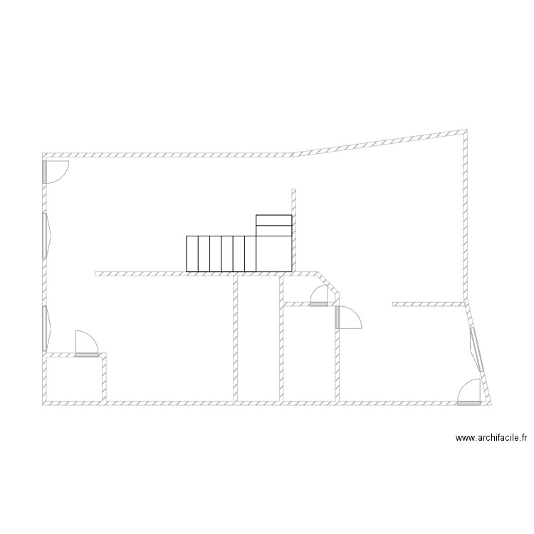 141 bas. Plan de 4 pièces et 7 m2