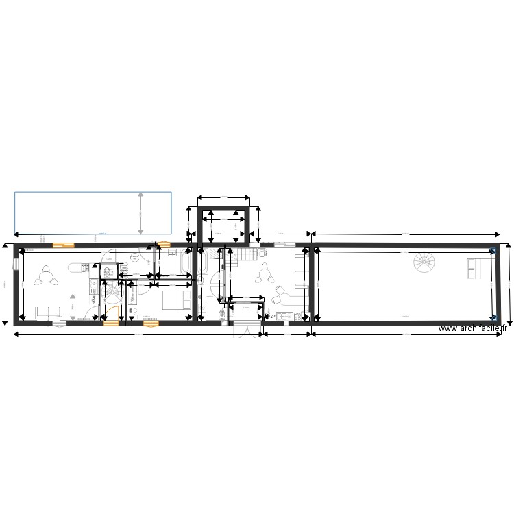 Projet . rez de chaussée maison avec escalier colimacon. Plan de 4 pièces et 151 m2