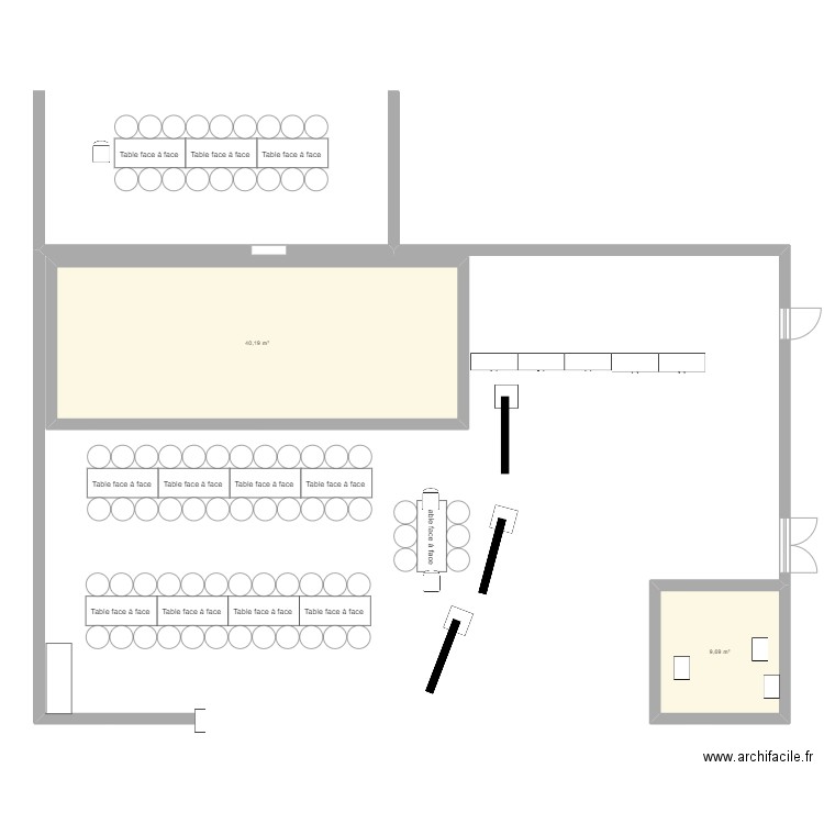 plan de table Erdeven grande famille v2. Plan de 2 pièces et 50 m2