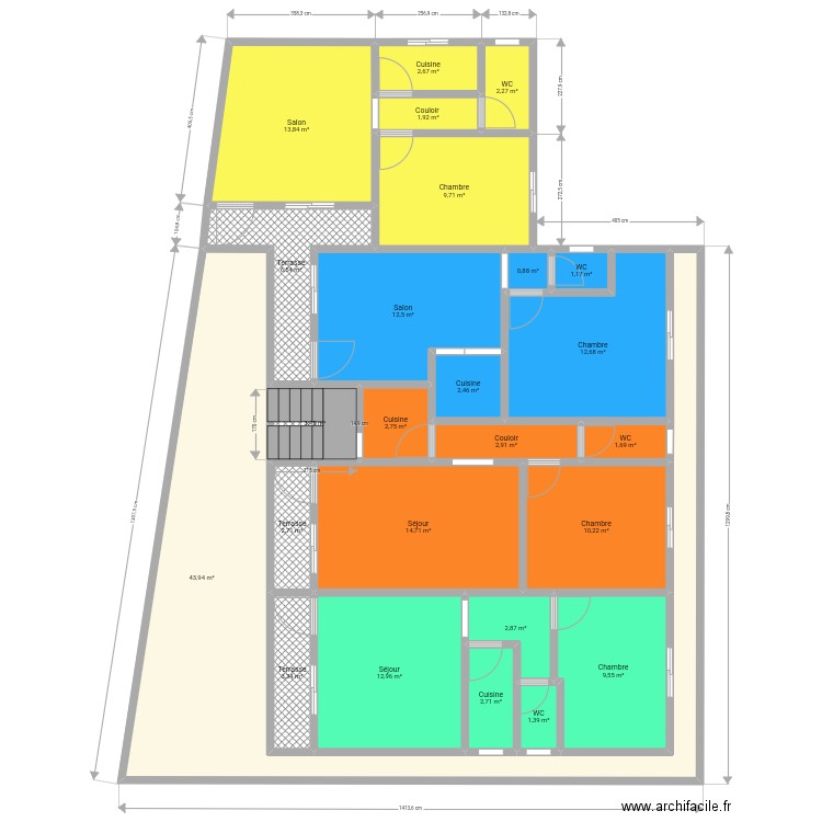 Maison Yaoundé. Plan de 25 pièces et 182 m2