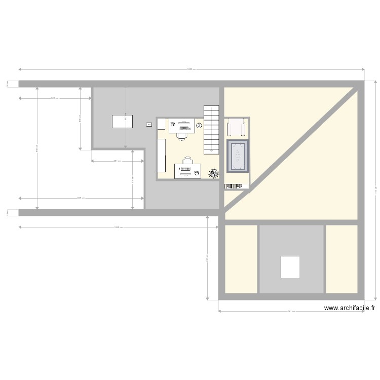 Combles. Plan de 0 pièce et 0 m2