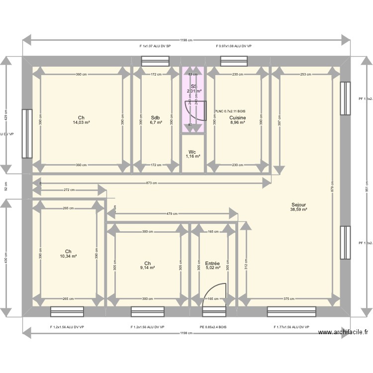 Russo. Plan de 9 pièces et 96 m2