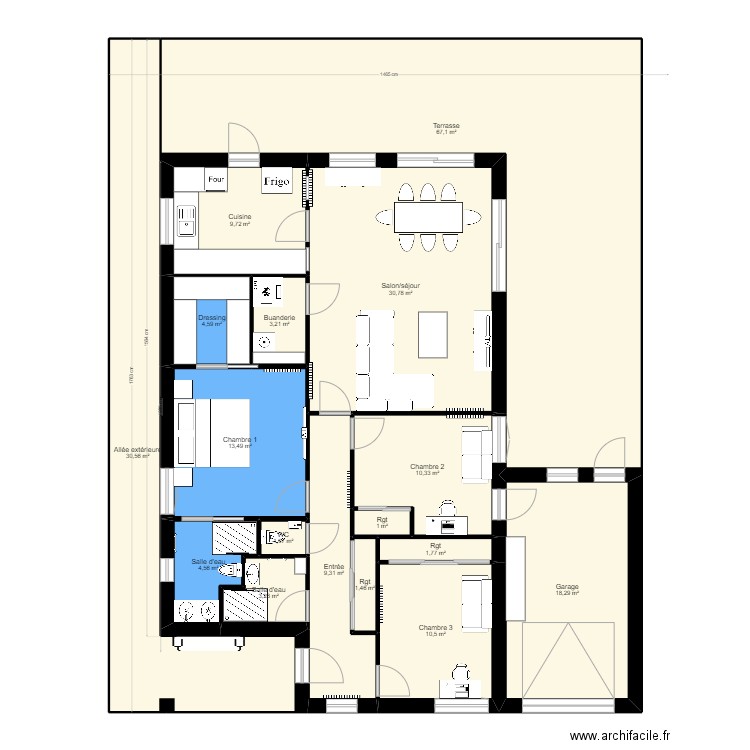 Claude 3. Plan de 17 pièces et 221 m2