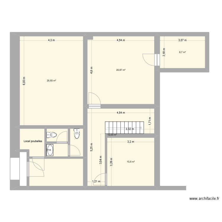 Casernes. Plan de 21 pièces et 178 m2