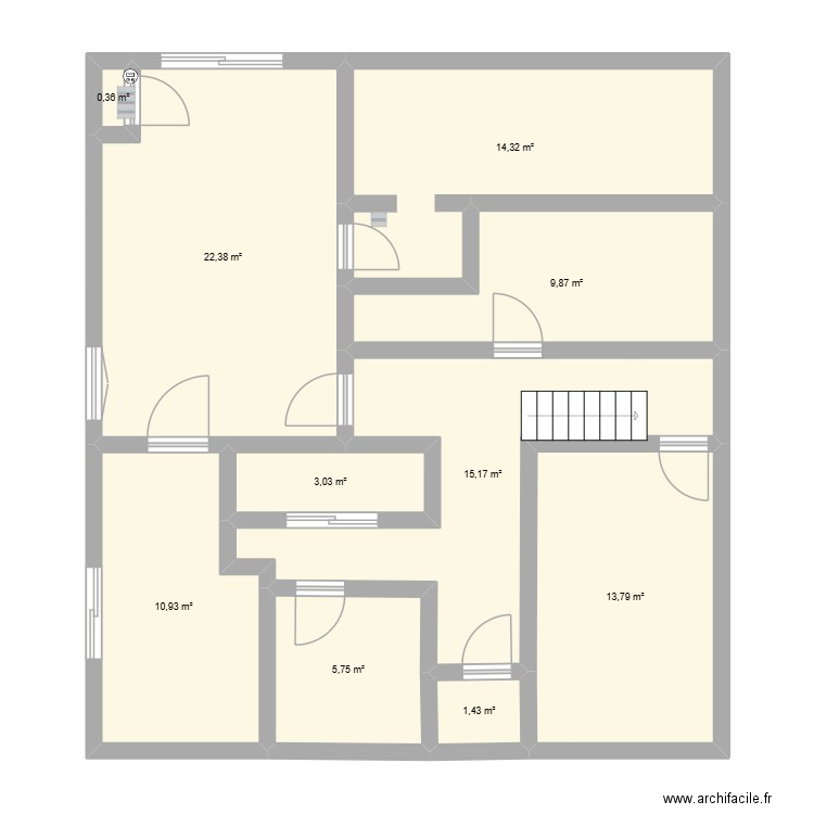 Bas. Plan de 10 pièces et 97 m2