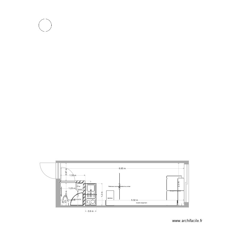 studio en longueur. Plan de 0 pièce et 0 m2