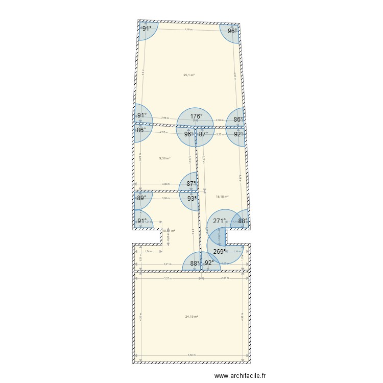 Local Degaulle. Plan de 5 pièces et 85 m2