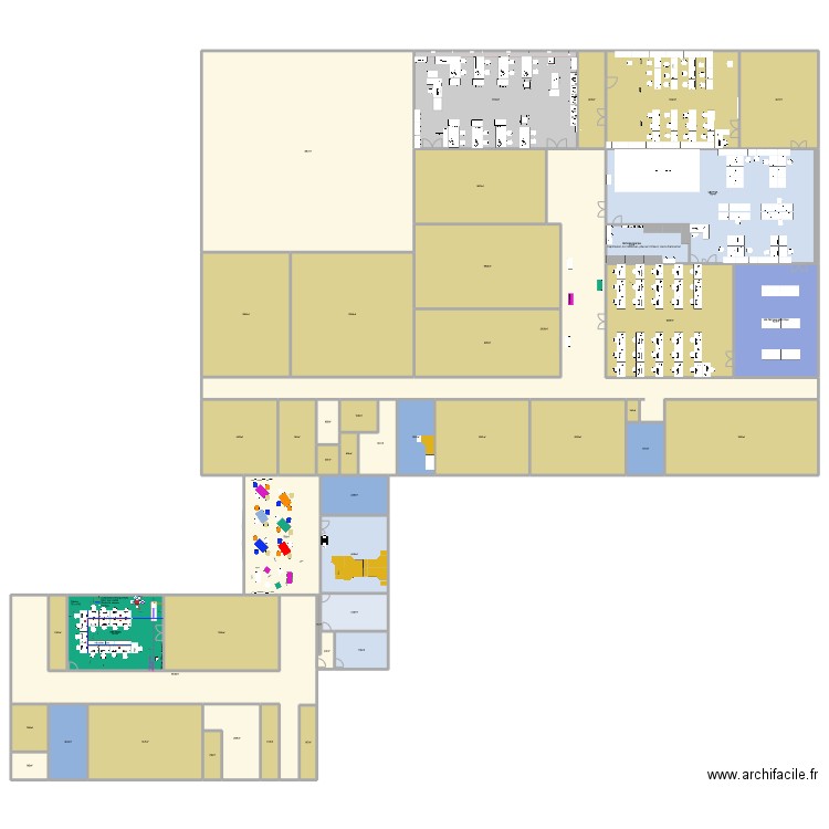 batimentGEII_hall. Plan de 47 pièces et 2905 m2