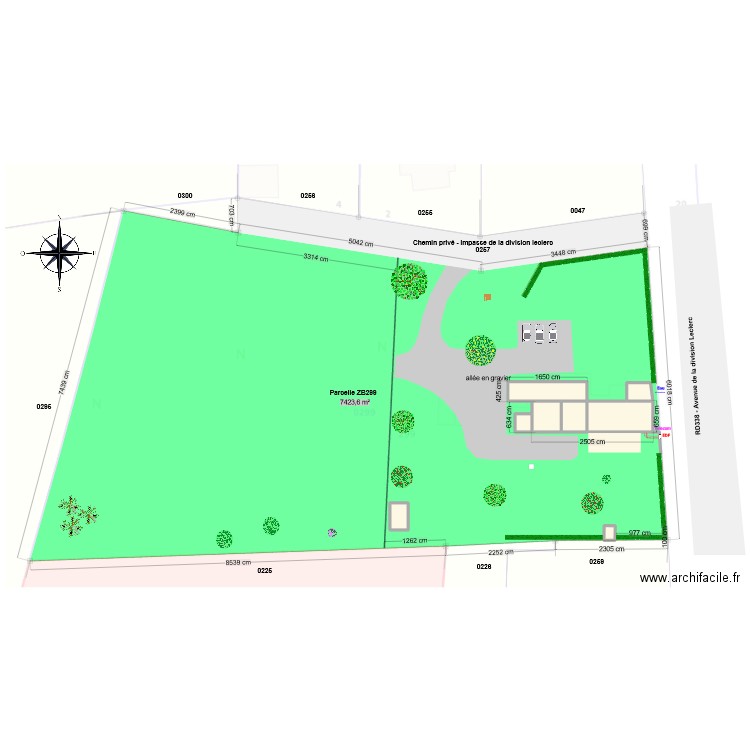 la hutte avec cadastre. Plan de 8 pièces et 259 m2