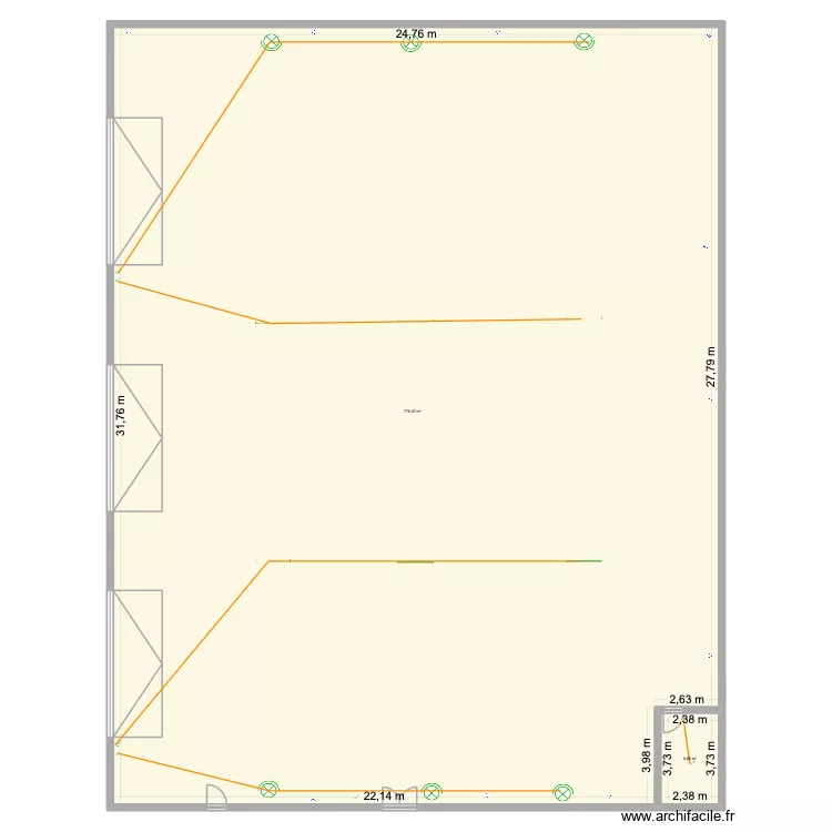 hangar. Plan de 2  et 785 m²