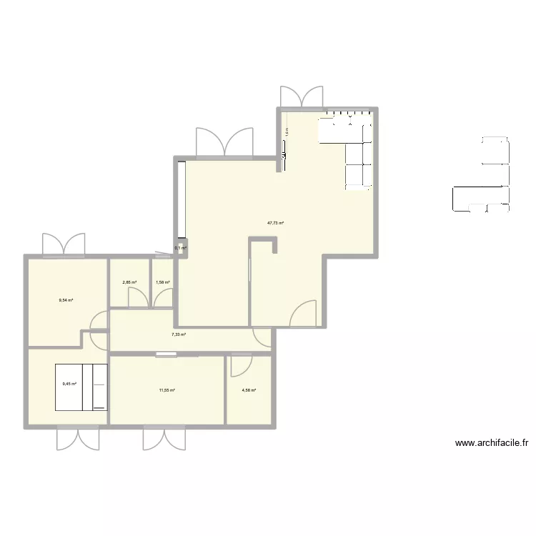 Canapé + TV. Plan de 9 pièces et 95 m² Canapé + TV. Plan de 9 pièces et 95 m²