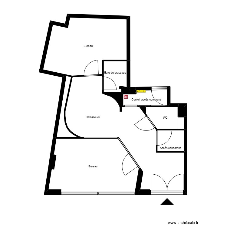 Fréjus RDC. Plan de 12 pièces et 71 m2