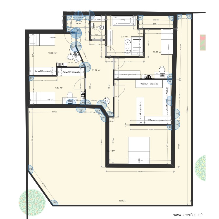 Escalier gauche . Plan de 16 pièces et 305 m2