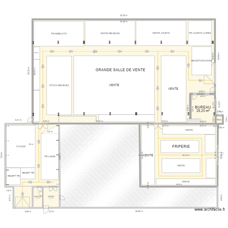 IMPLANTATION Option 2. Plan de 8 pièces et 1349 m2