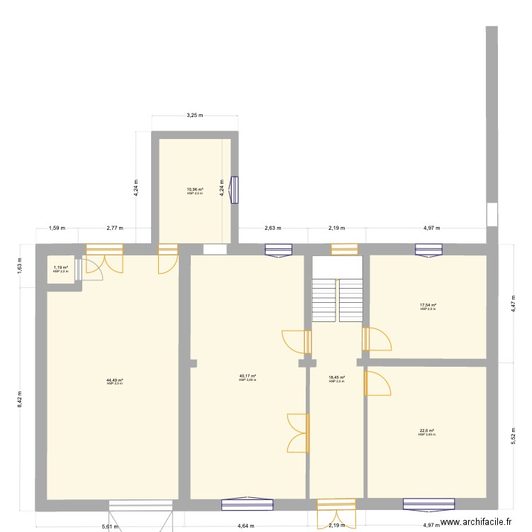 Rez Spy. Plan de 7 pièces et 155 m2