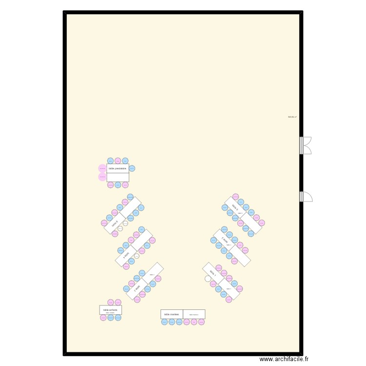 plan de table. Plan de 1 pièce et 541 m2