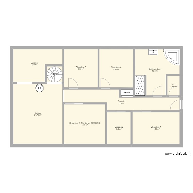 desseix. Plan de 16 pièces et 221 m2