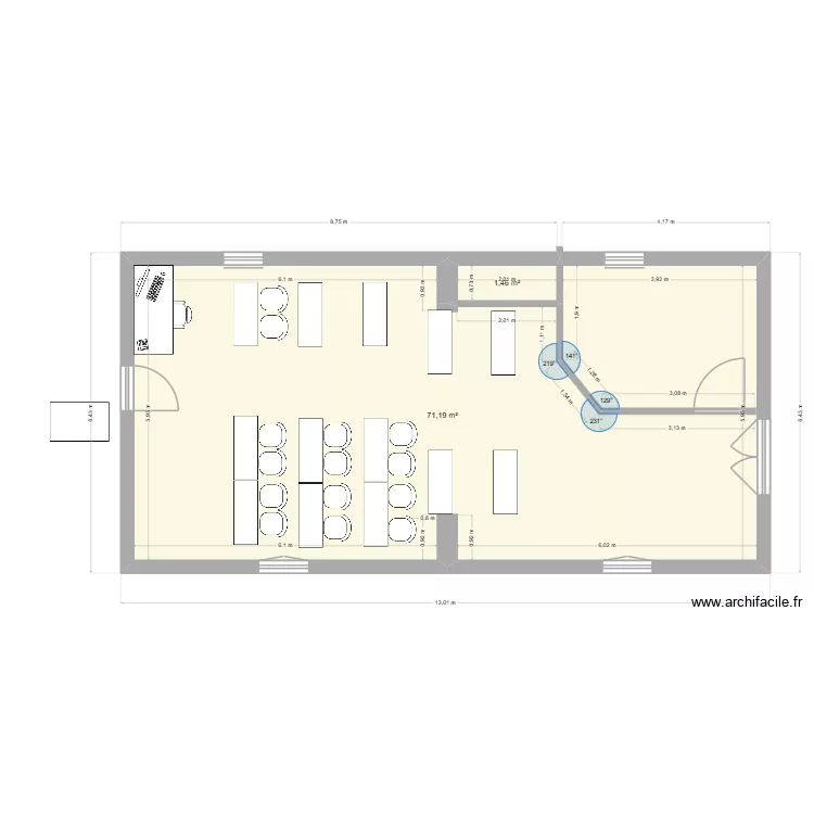 salle310 tables. Plan de 2  et 73 m²