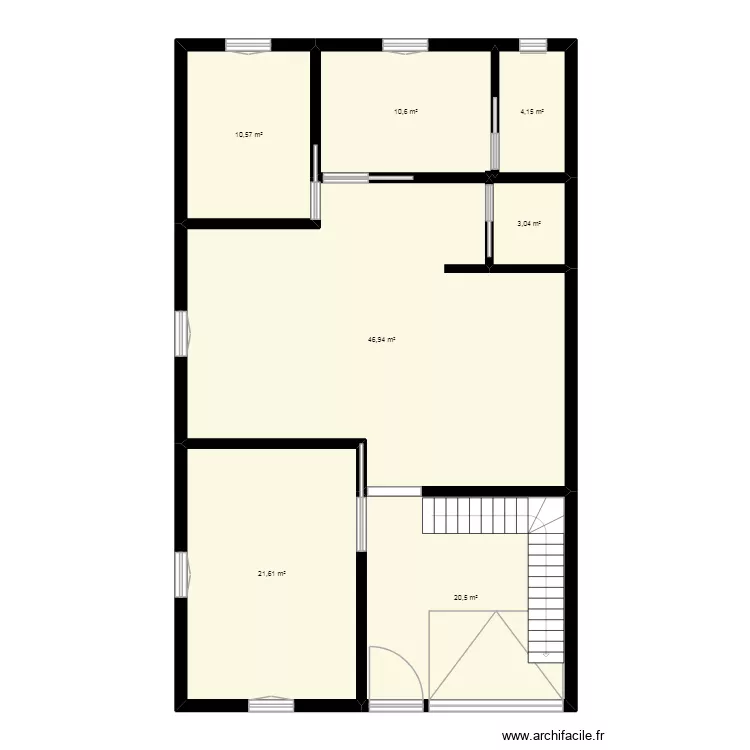 RDC. Plan de 7 pièces et 117 m²