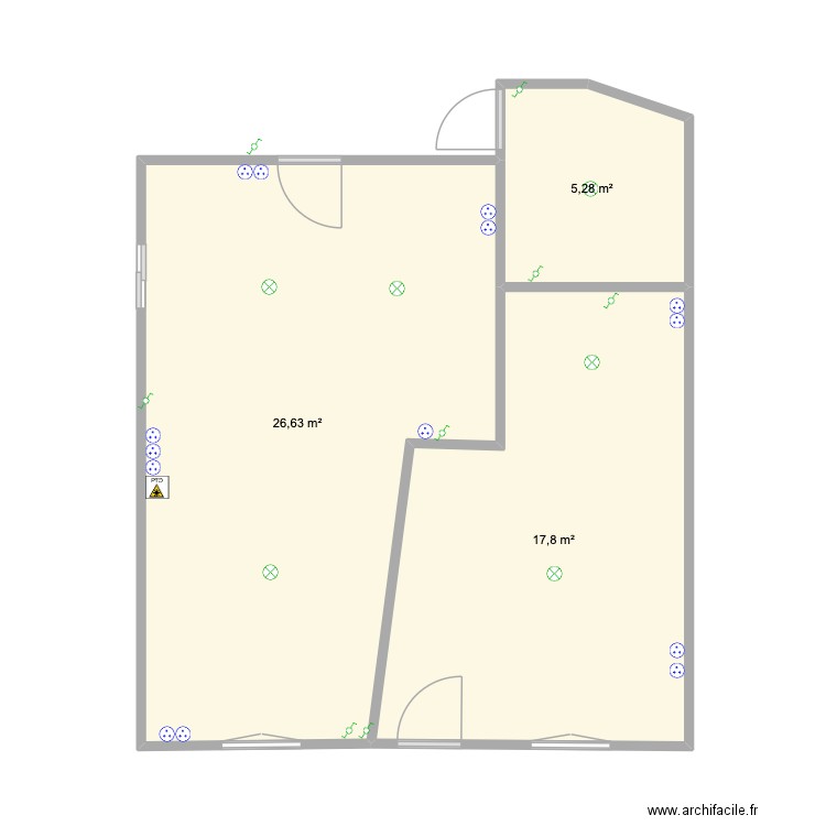 Salon/salle a manger/entrée/dégagement toilette porte cave. Plan de 3 pièces et 50 m2