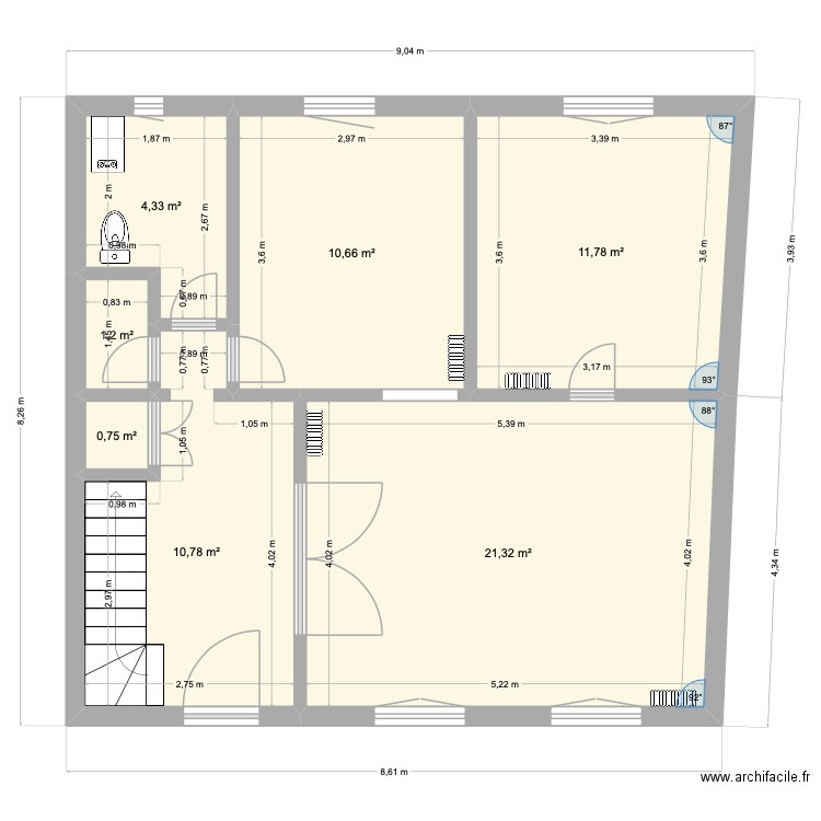 RDC original. Plan de 7 pièces et 61 m2