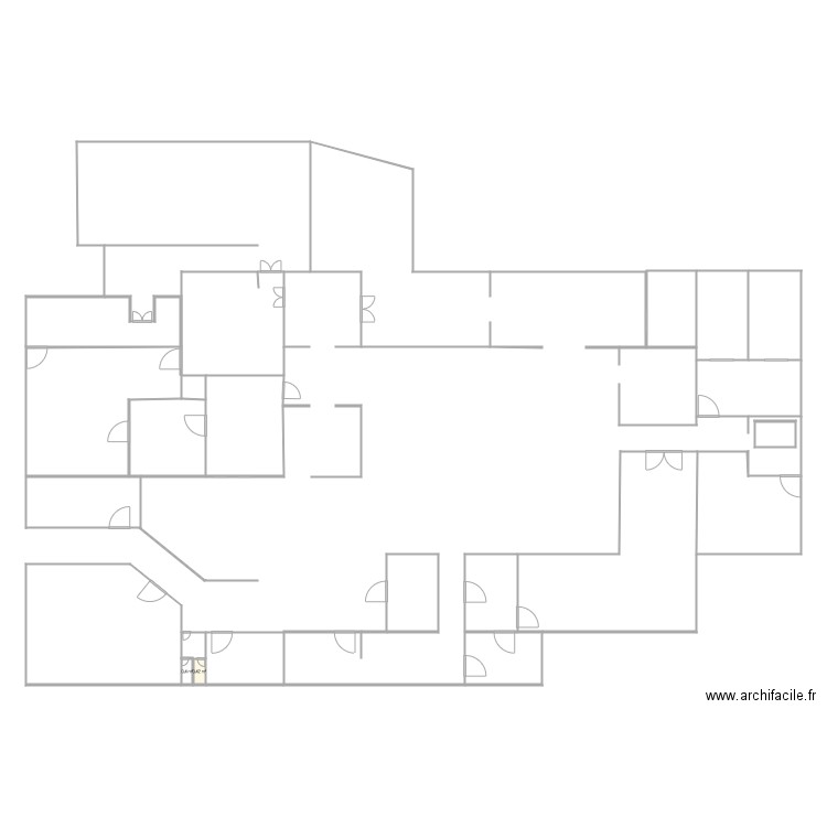 cuisine centrale. Plan de 18 pièces et 139 m2