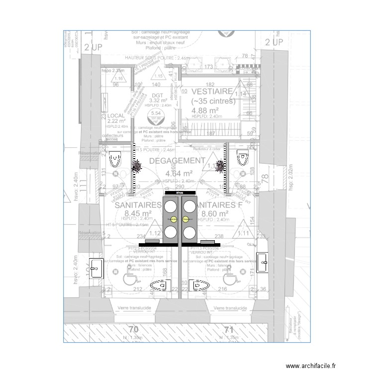 Sanitaires et vestiaire communs. Plan de 0 pièce et 0 m2