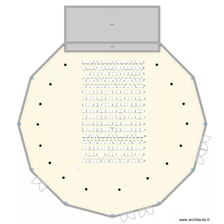 Grande salle avec chaises X 250. Plan de 3  et 590 m²