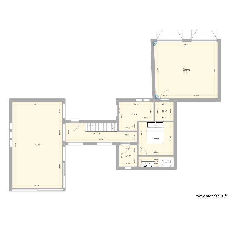 maison construction. Plan de 8 pièces et 110 m2