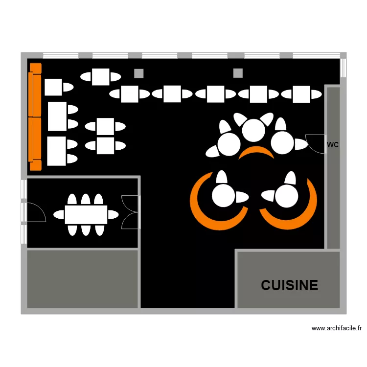 El Gato c&ocirc;t&eacute; cuisine avec table. Plan de 