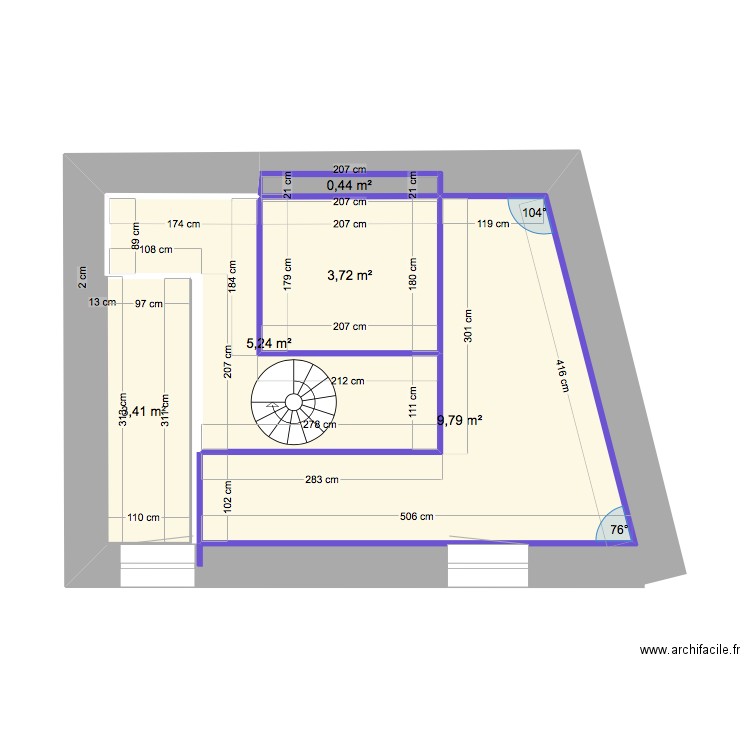 etage. Plan de 5 pièces et 23 m2