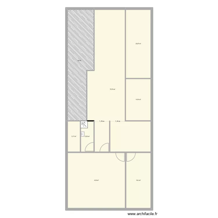 Local Makos. Plan de 8 Pièces et 217 m²