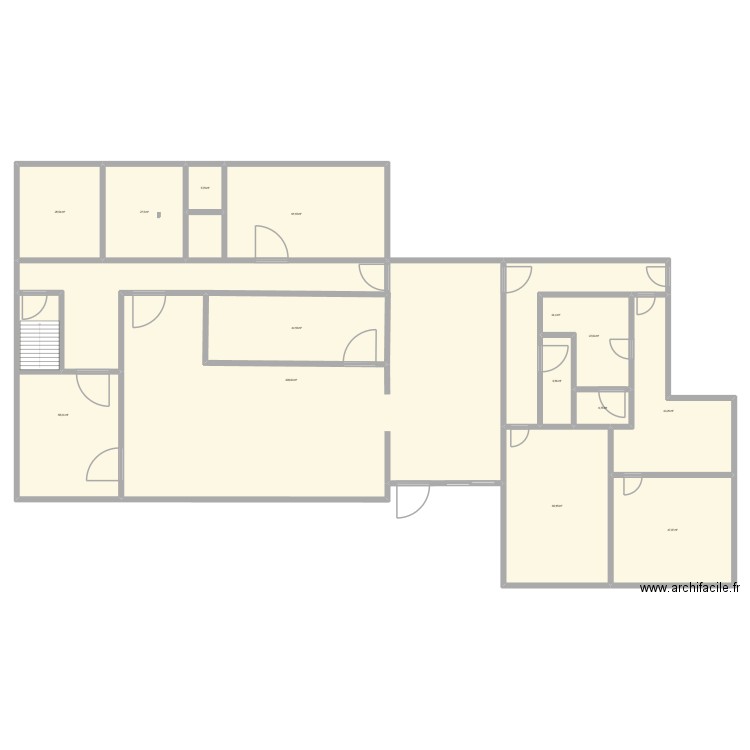 Bureaux femmes libres. Plan de 14 pièces et 752 m2