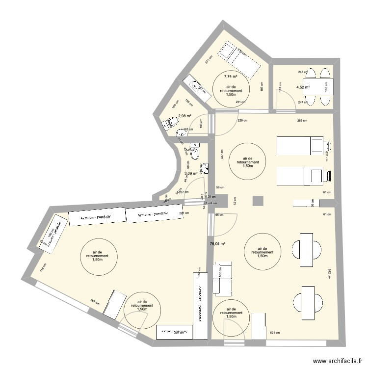 Local Jezabel meublé. Plan de 5 pièces et 94 m2