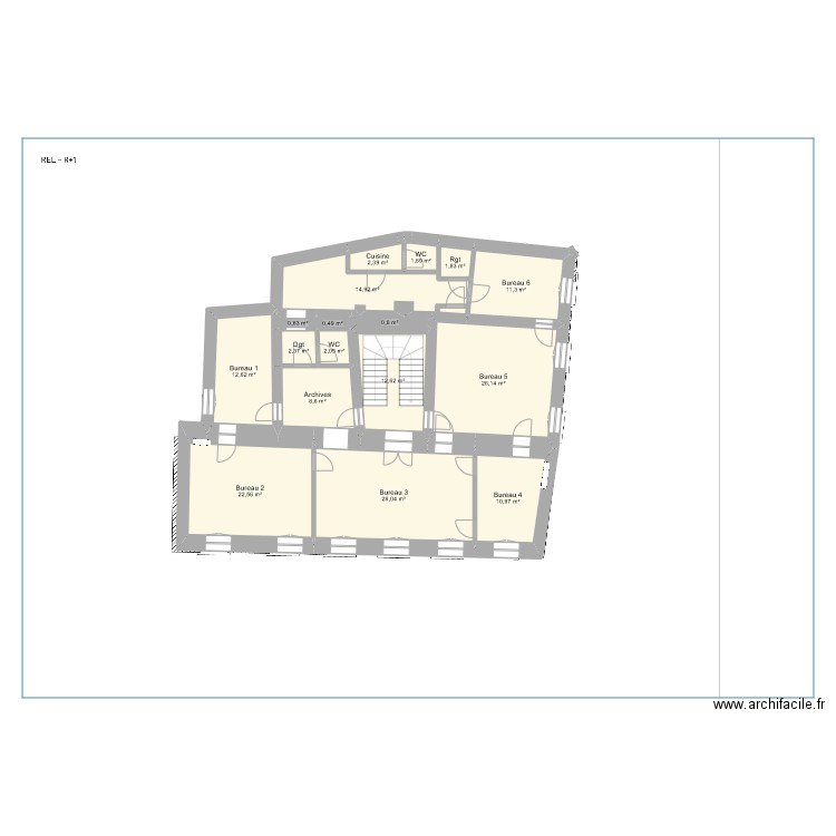 Albertas R+1 surfaces. Plan de 17 pièces et 160 m2