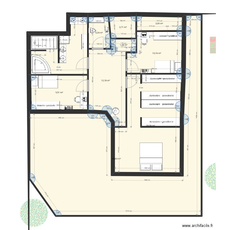 Essai. Plan de 16 pièces et 305 m2