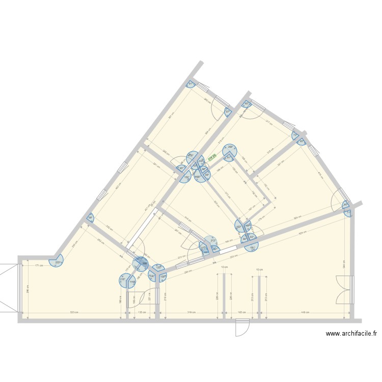 maison avec fenetre. Plan de 0 pièce et 0 m2