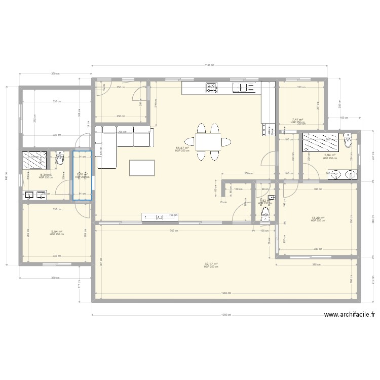 Maison principale. Plan de 9 pièces et 140 m2