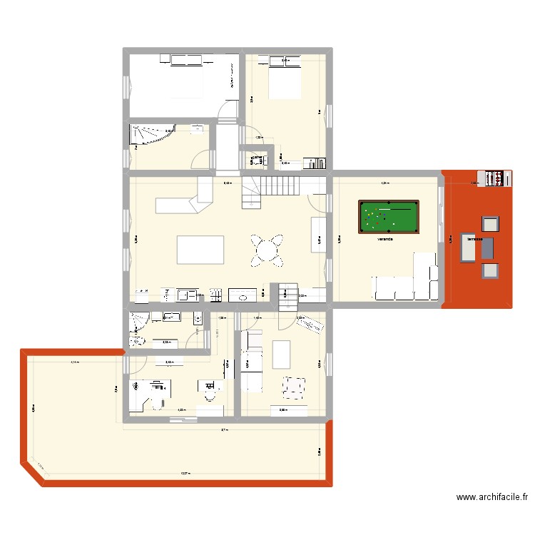 les pièces serrées. Plan de 9 pièces et 187 m2