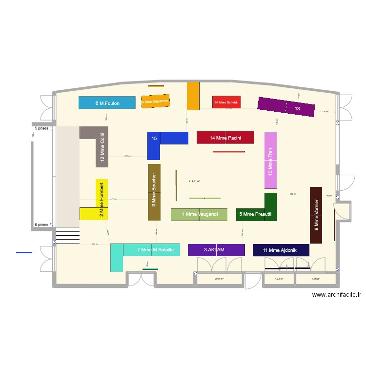 Salle des fêtes Kanfen avec exposants 2024 au 28 octobre 2023. Plan de 4 pièces et 219 m2