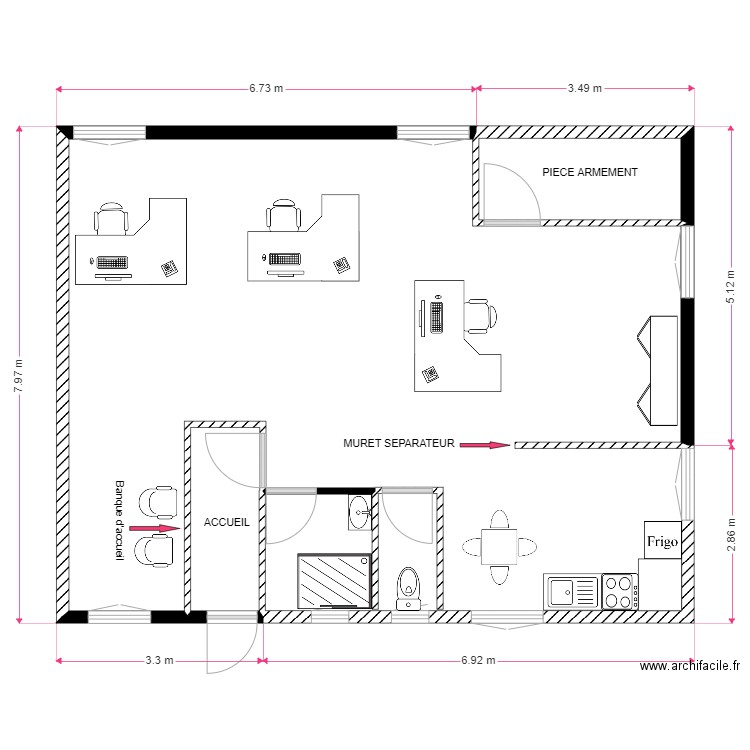 police. Plan de 3 pièces et 72 m2